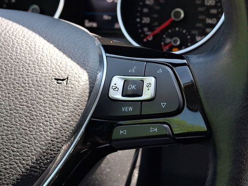 Used 2019 Volkswagen Tiguan SE w/ Panoramic Sunroof Package AWD/4WD image 23