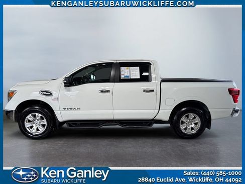 Used 2017 Nissan Titan SV AWD/4WD image 2