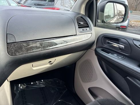 Used 2017 Dodge Grand Caravan SE w/ Power Window Group image 32