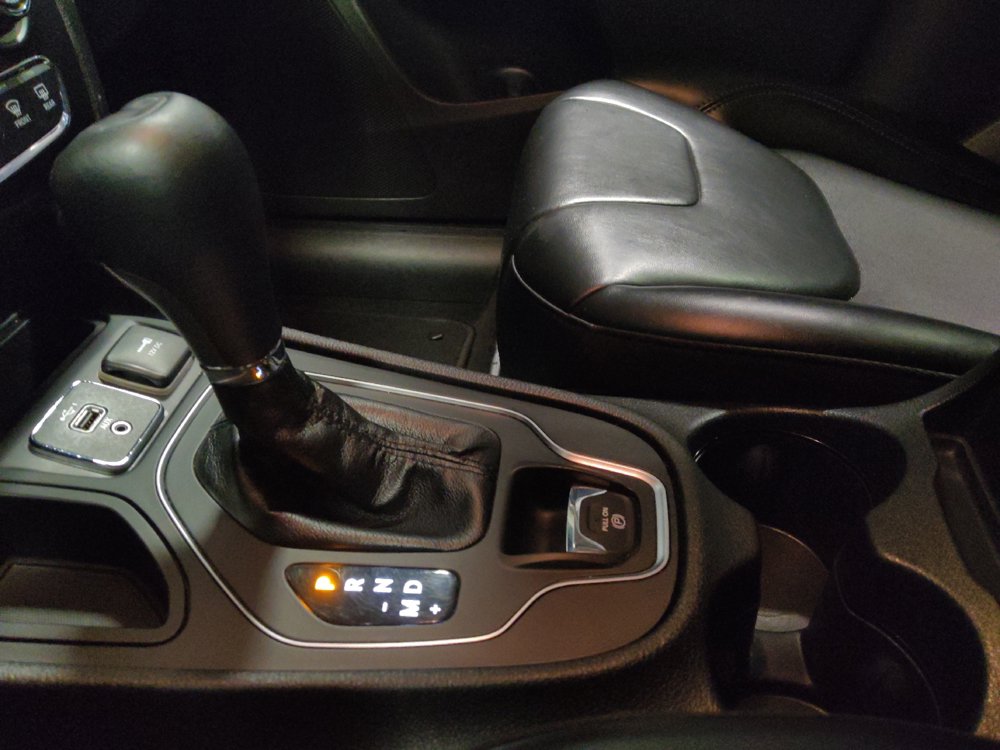 Used 2020 Jeep Cherokee Latitude Plus FWD image 26
