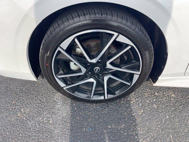 Used 2024 Nissan Sentra SR FWD image 3