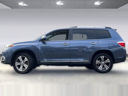 Used 2011 Toyota Highlander Limited w/ Tow Pkg image 2