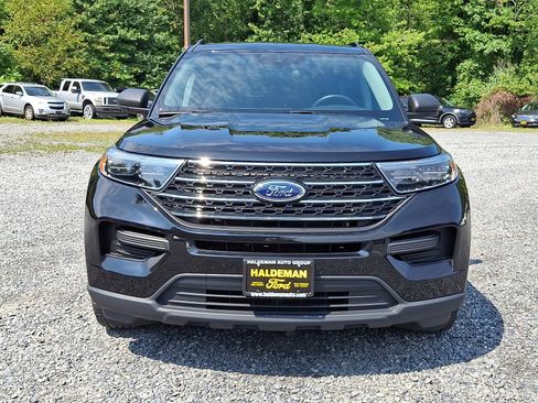 Used 2023 Ford Explorer XLT AWD/4WD image 2