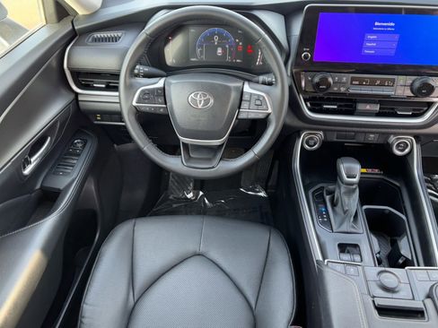 Certified 2025 Toyota Grand Highlander AWD image 16
