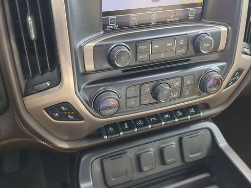 Used 2018 GMC Sierra 1500 Denali w/ Denali Ultimate Package AWD/4WD image 18