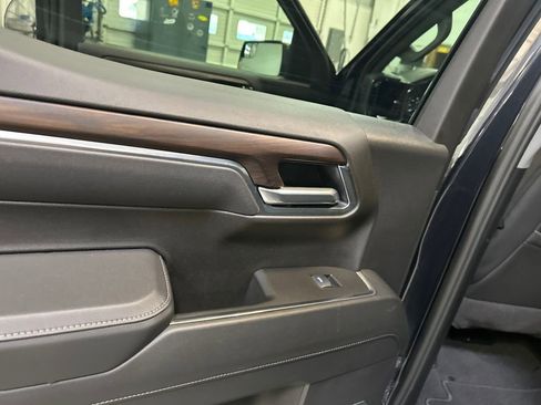 Used 2025 GMC Sierra 1500 SLT image 24