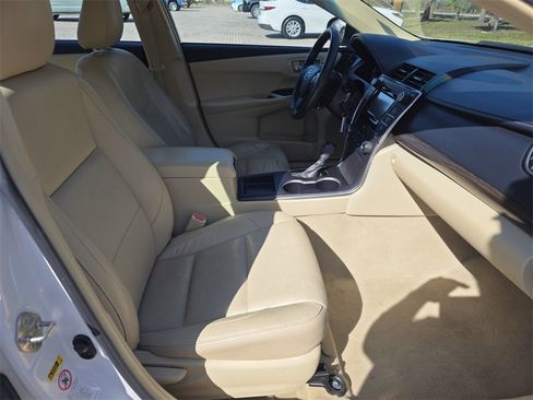 Used 2015 Toyota Camry LE image 14