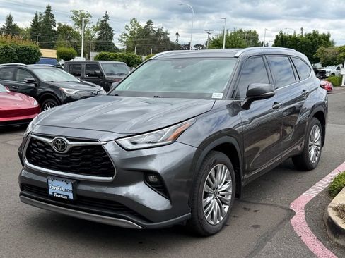 Used 2022 Toyota Highlander Platinum AWD/4WD image 4