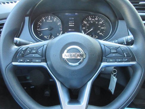 Used 2019 Nissan Rogue Sport S image 31
