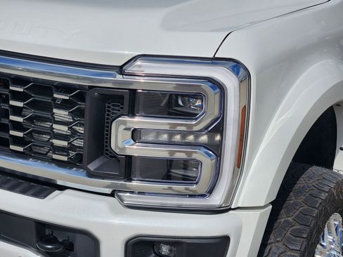 Certified 2025 Ford F450 Platinum w/ FX4 Off-Road Package AWD/4WD image 9