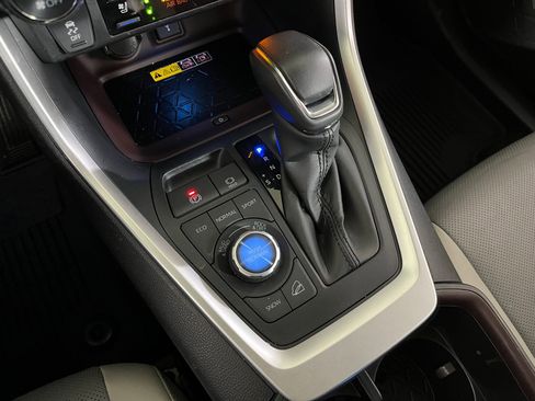 Used 2022 Toyota RAV4 Limited image 16