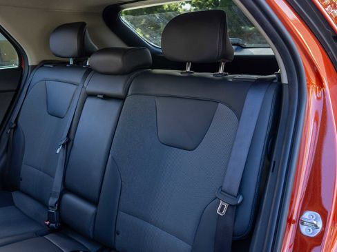 Used 2023 Kia Niro EX image 17