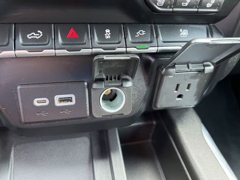 Used 2021 Chevrolet Silverado 3500 LTZ w/ LTZ Convenience Package image 33