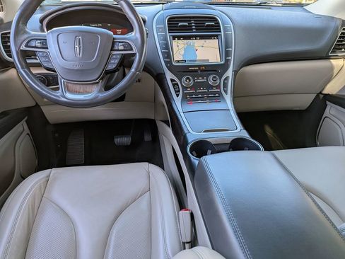 Used 2019 Lincoln Nautilus Select image 10