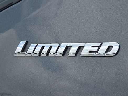 Used 2023 Toyota Tacoma Limited AWD/4WD image 8