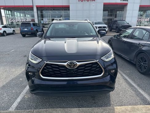 Used 2020 Toyota Highlander Limited image 3