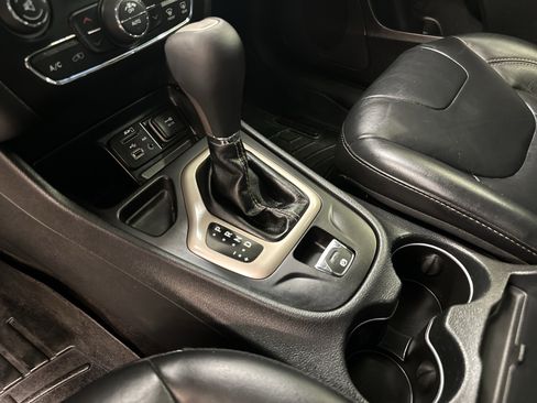 Used 2016 Jeep Cherokee Limited image 27