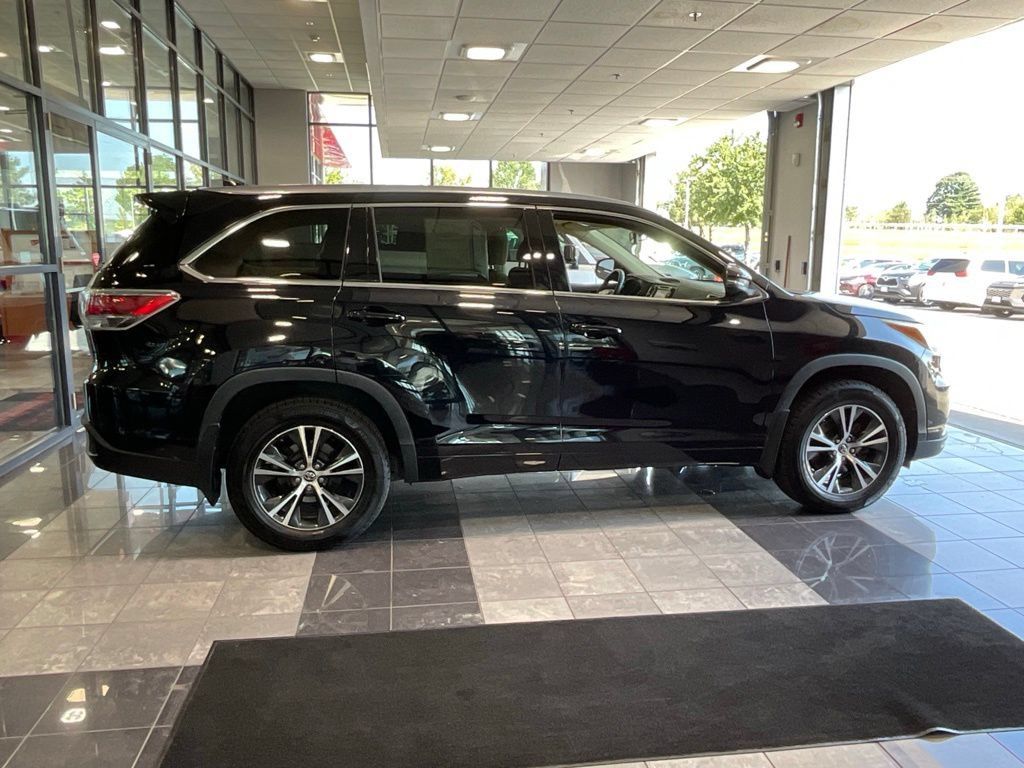 Used 2016 Toyota Highlander XLE AWD/4WD image 6
