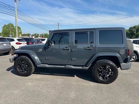 Used 2017 Jeep Wrangler Unlimited Sahara AWD/4WD image 8