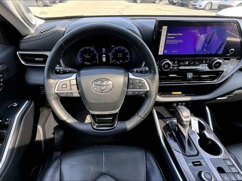 Used 2023 Toyota Highlander Limited image 6
