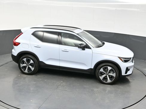 Used 2026 Volvo XC40 B5 Plus AWD/4WD image 37