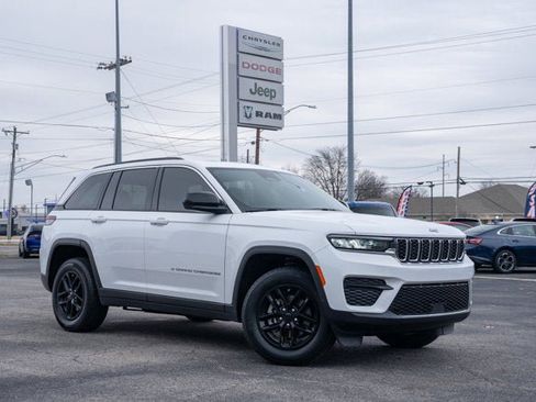 Certified 2025 Jeep Grand Cherokee Laredo X image 7