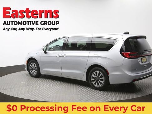 Used 2023 Chrysler Pacifica Touring-L FWD image 65