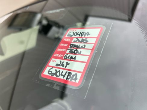 Used 2025 BMW 760i xDrive w/ Premium Package image 19