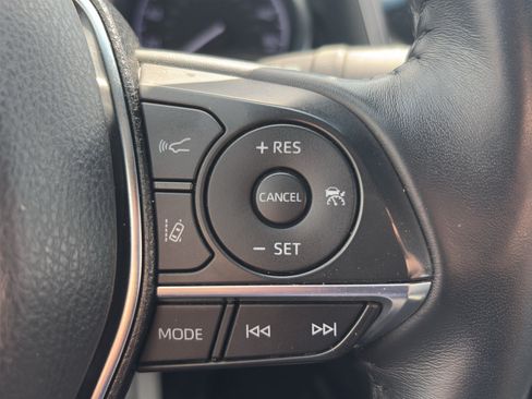 Used 2020 Toyota Camry XLE FWD image 19