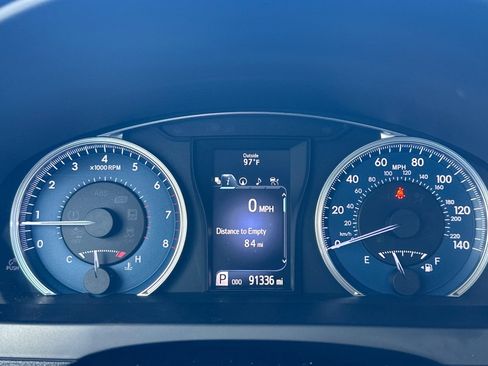 Used 2017 Toyota Camry XLE w/ Moonroof Package FWD image 25