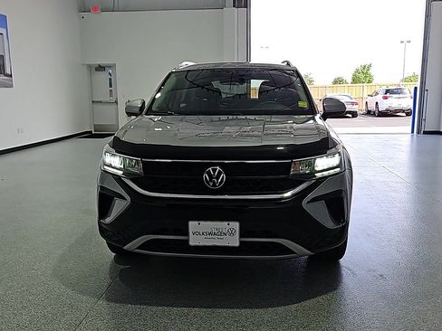 Certified 2024 Volkswagen Taos SE w/ Panoramic Sunroof Package AWD/4WD image 3