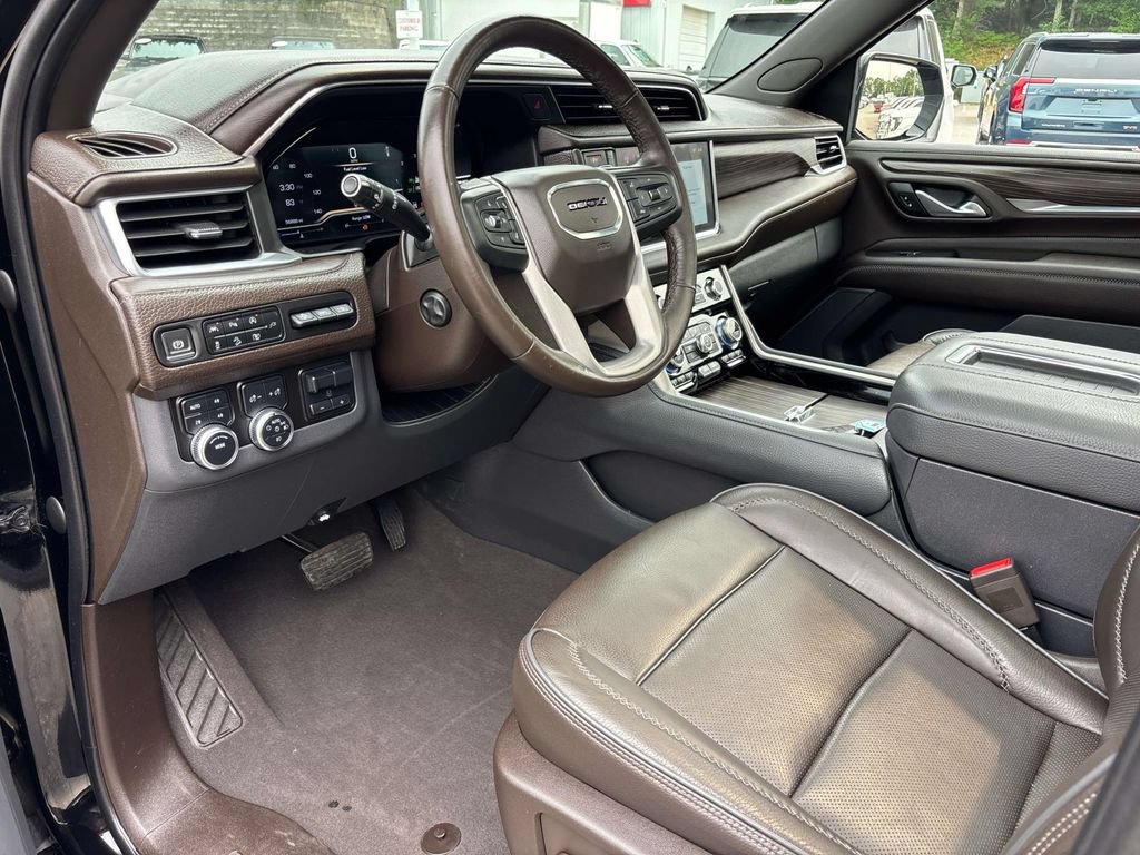 Used 2022 GMC Yukon XL Denali w/ Denali Premium Package AWD/4WD image 13