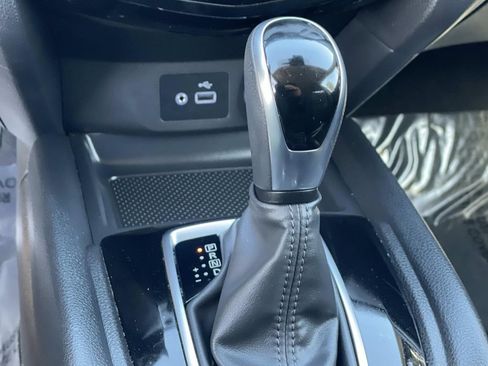 Used 2020 Nissan Rogue SV image 12