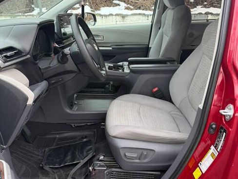 Used 2021 Toyota Sienna LE image 34