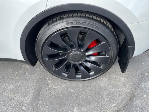 Used 2022 Tesla Model Y Performance image 28