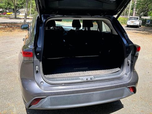 Used 2022 Toyota Highlander XLE image 37