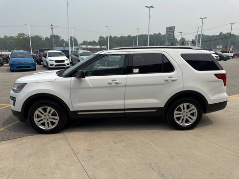 Used 2019 Ford Explorer XLT AWD/4WD image 9
