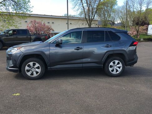 Used 2020 Toyota RAV4 LE AWD/4WD image 3