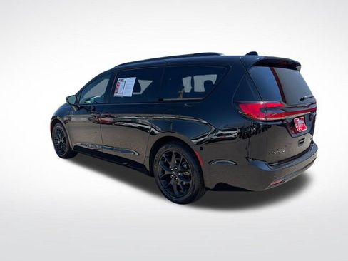 Used 2025 Chrysler Pacifica Limited FWD image 4