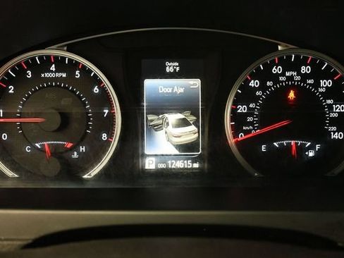 Used 2017 Toyota Camry SE FWD image 12