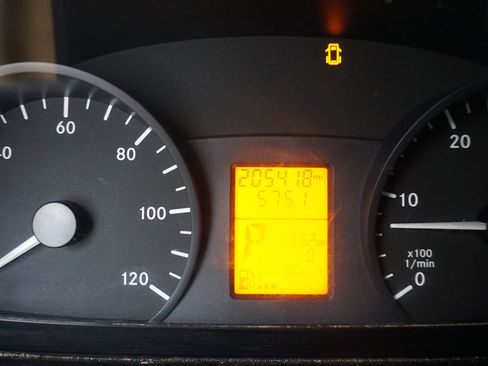 Used 2017 Mercedes-Benz Sprinter 2500 image 14