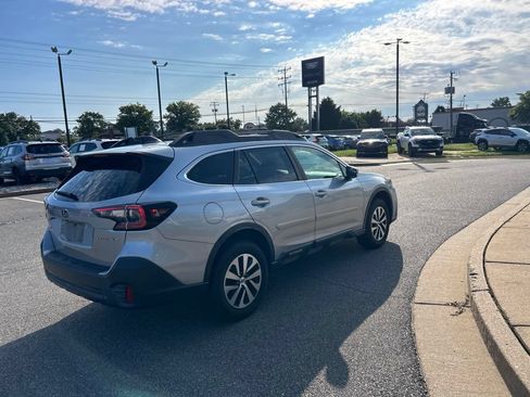 Used 2021 Subaru Outback Premium AWD/4WD image 3