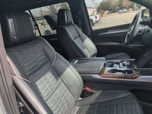 Certified 2025 Cadillac Escalade ESV Sport Platinum AWD/4WD image 31