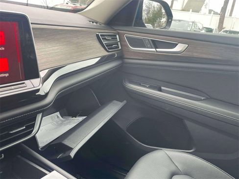 New 2025 Volkswagen Atlas SEL image 34