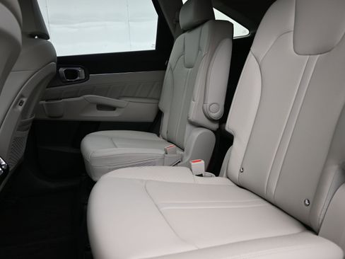 Used 2025 Kia Sorento SX image 22