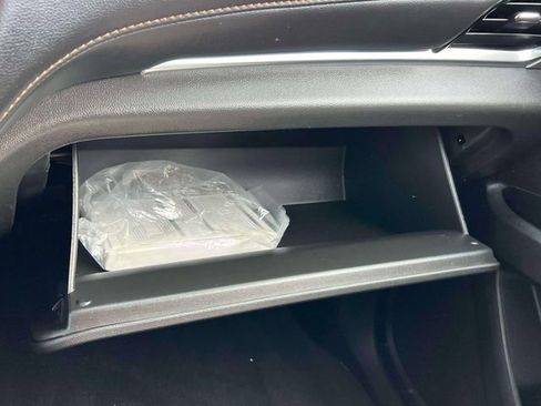 Used 2021 Chevrolet Traverse LT image 36