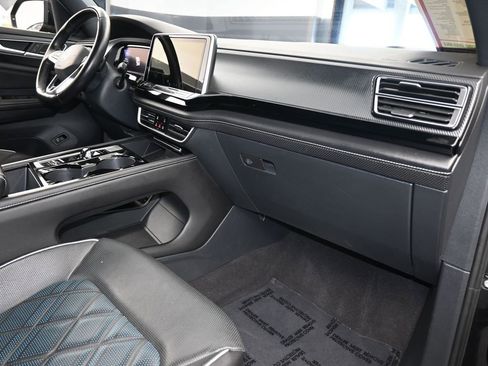 Used 2024 Volkswagen Atlas Cross Sport SEL Premium R-Line image 50