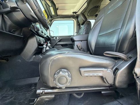 Used 2020 Jeep Wrangler Unlimited Sahara AWD/4WD image 14