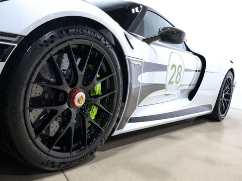 Used 2015 Porsche 918 Spyder image 30