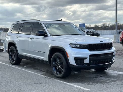 Used 2023 Jeep Grand Cherokee L Laredo image 23